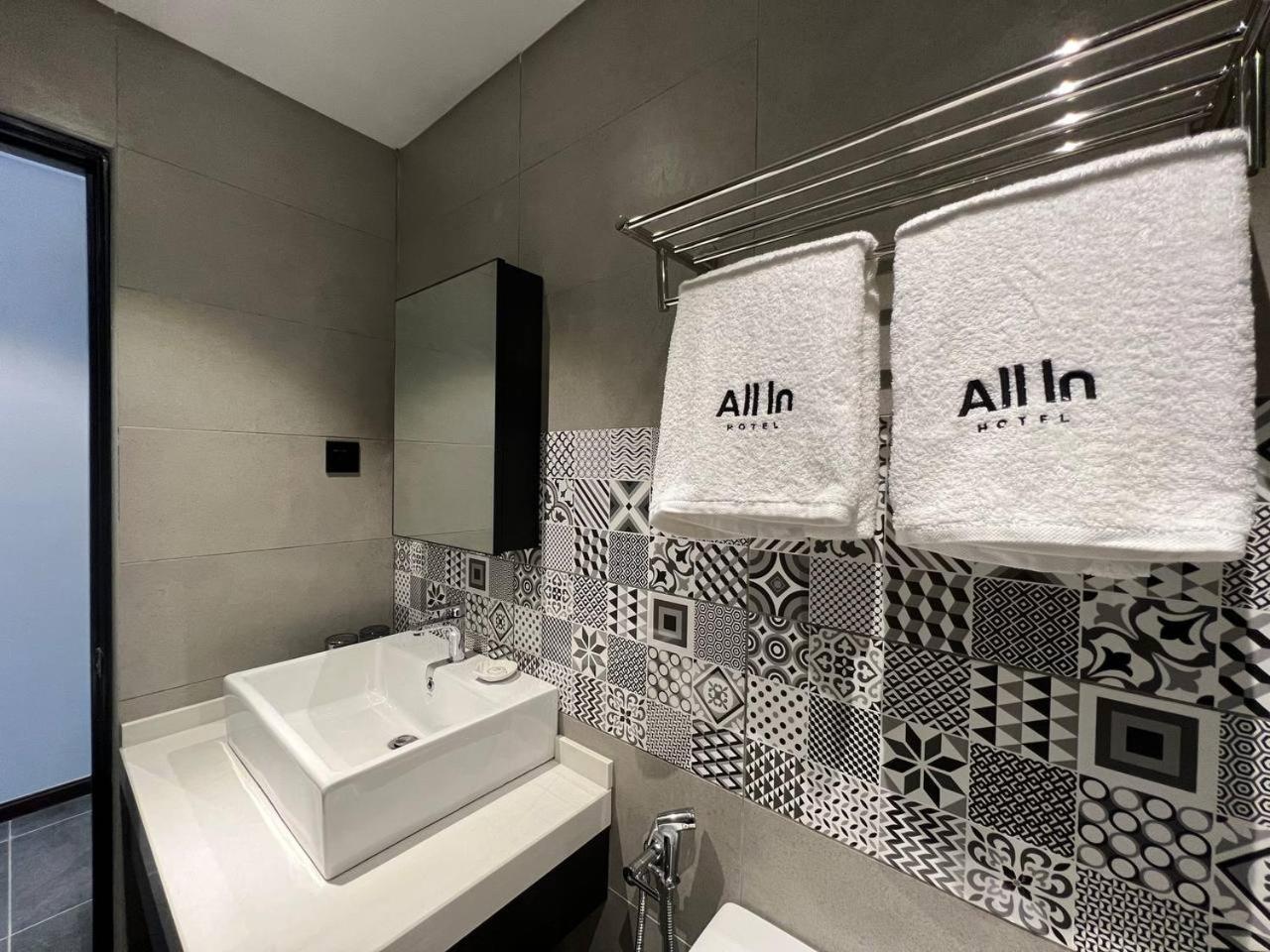 All In Hotel Kangar Bagian luar foto